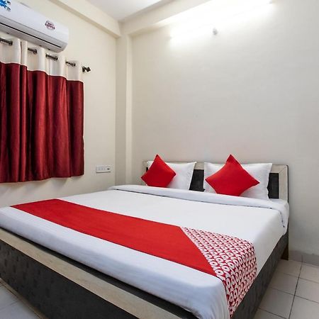 Oyo 18571 Ashoka Resort Индаур Экстерьер фото