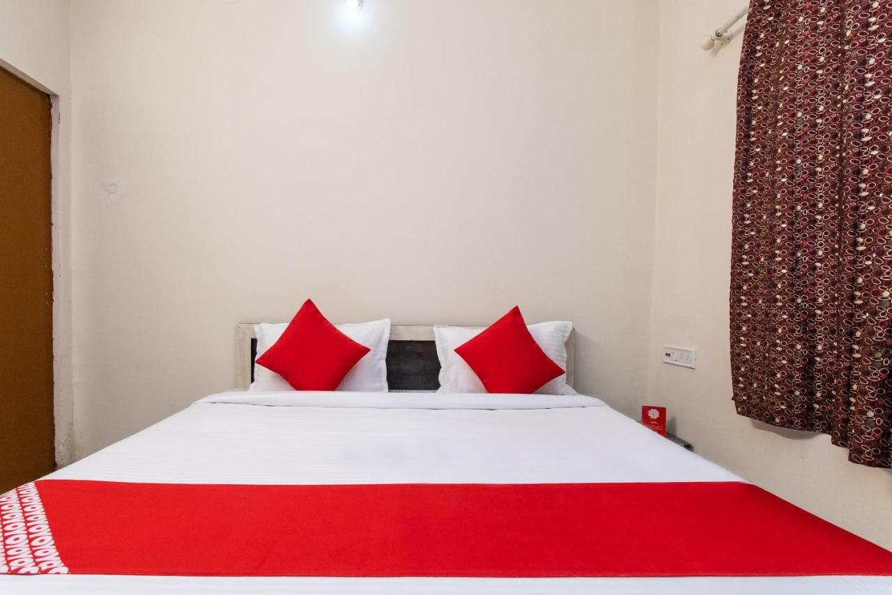 Oyo 18571 Ashoka Resort Индаур Экстерьер фото