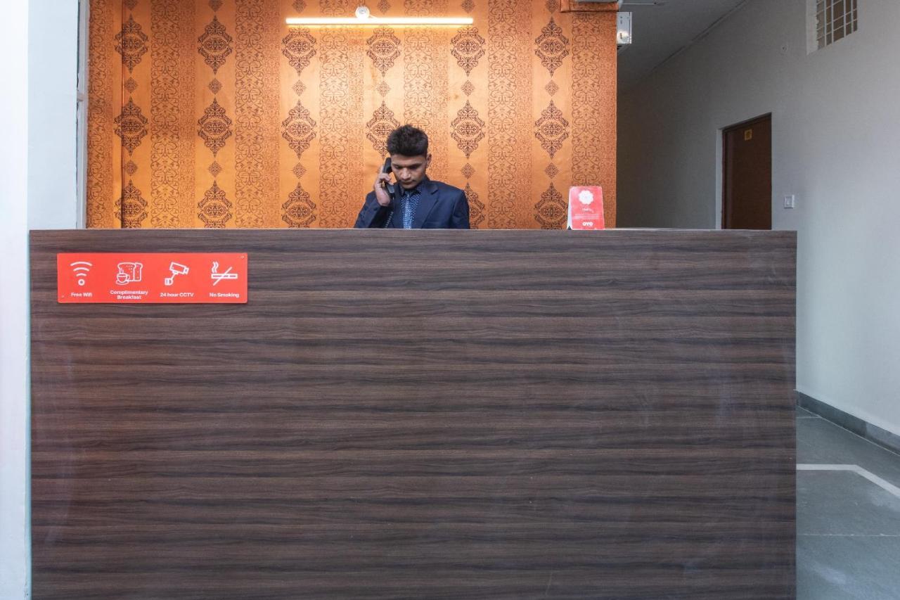 Oyo 18571 Ashoka Resort Индаур Экстерьер фото